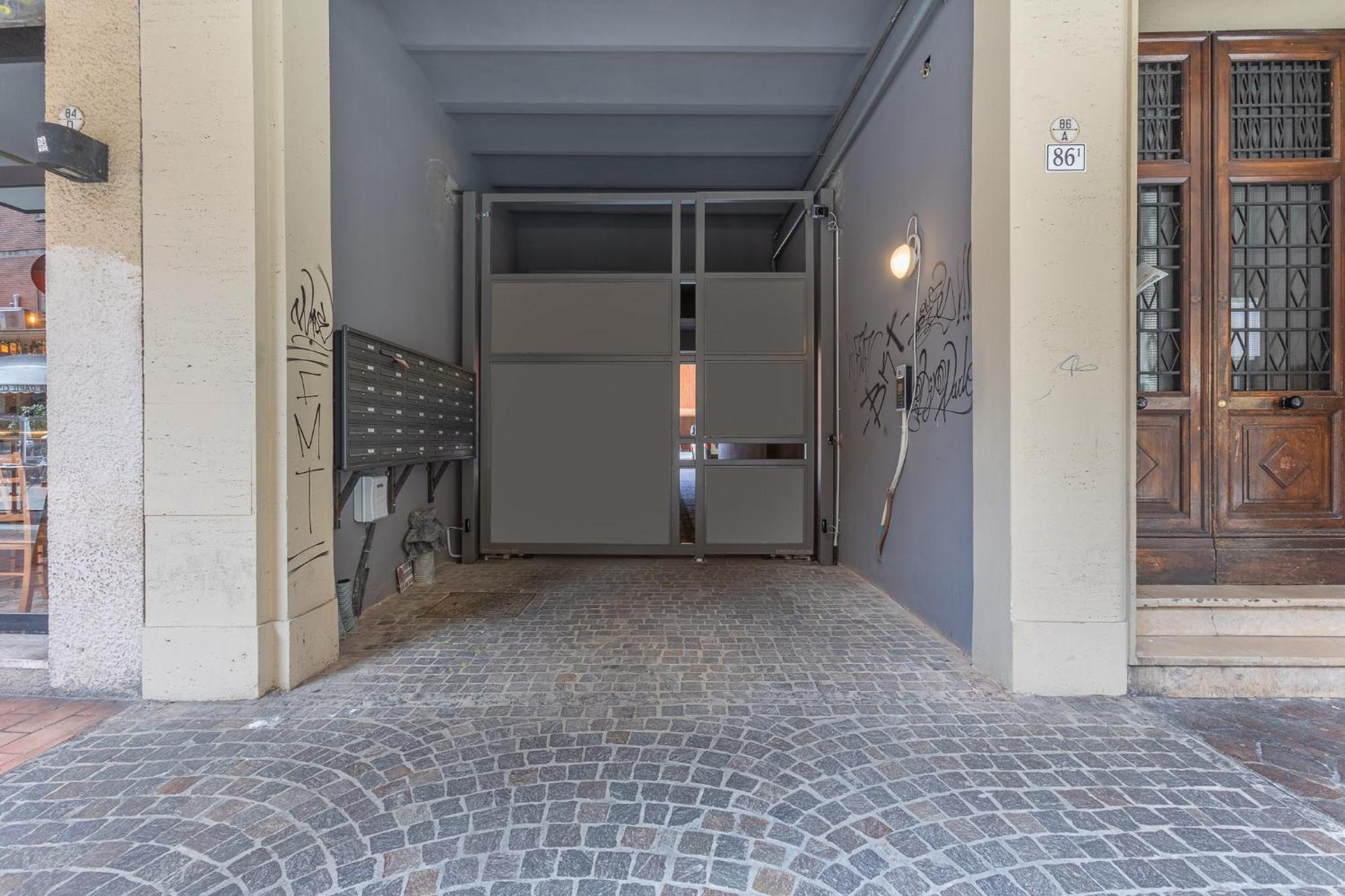 Academy Of Fine Arts -Modern Apt. With Balcony! Bologna Eksteriør billede